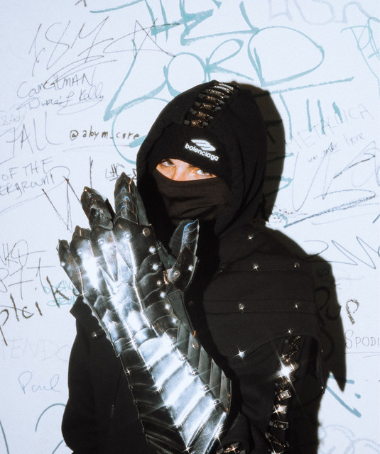 EsDeeKid performing on tour